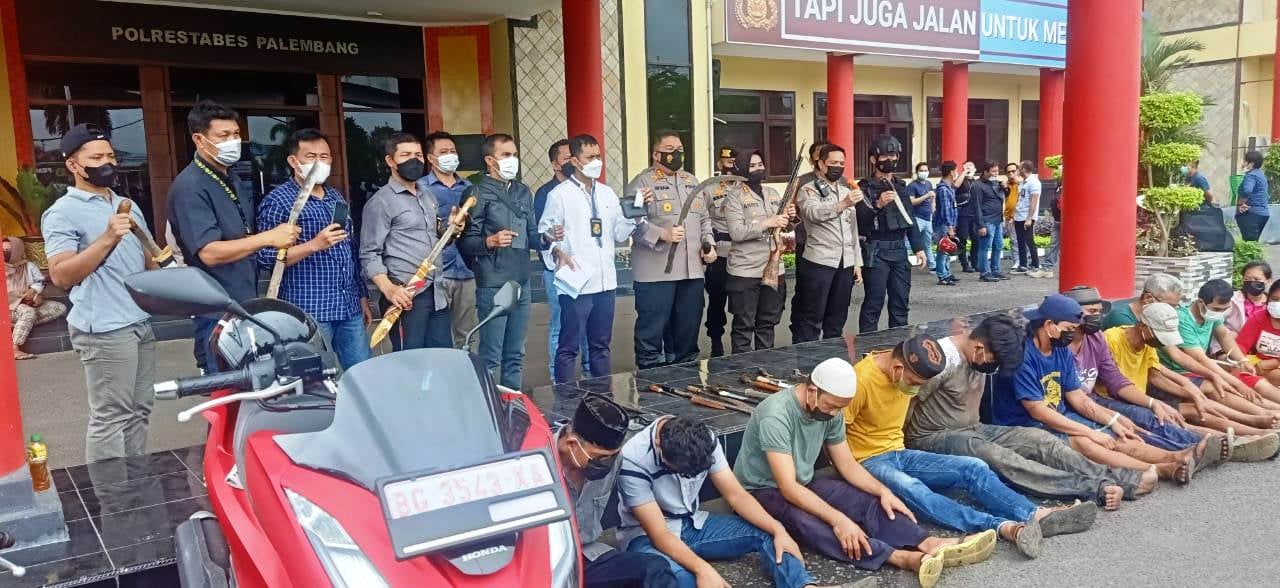 Rilis ungkap kasus penggerebekan kampung narkoba di Tangga Buntung, Palembang, Sumsel, Selasa (13/7). 