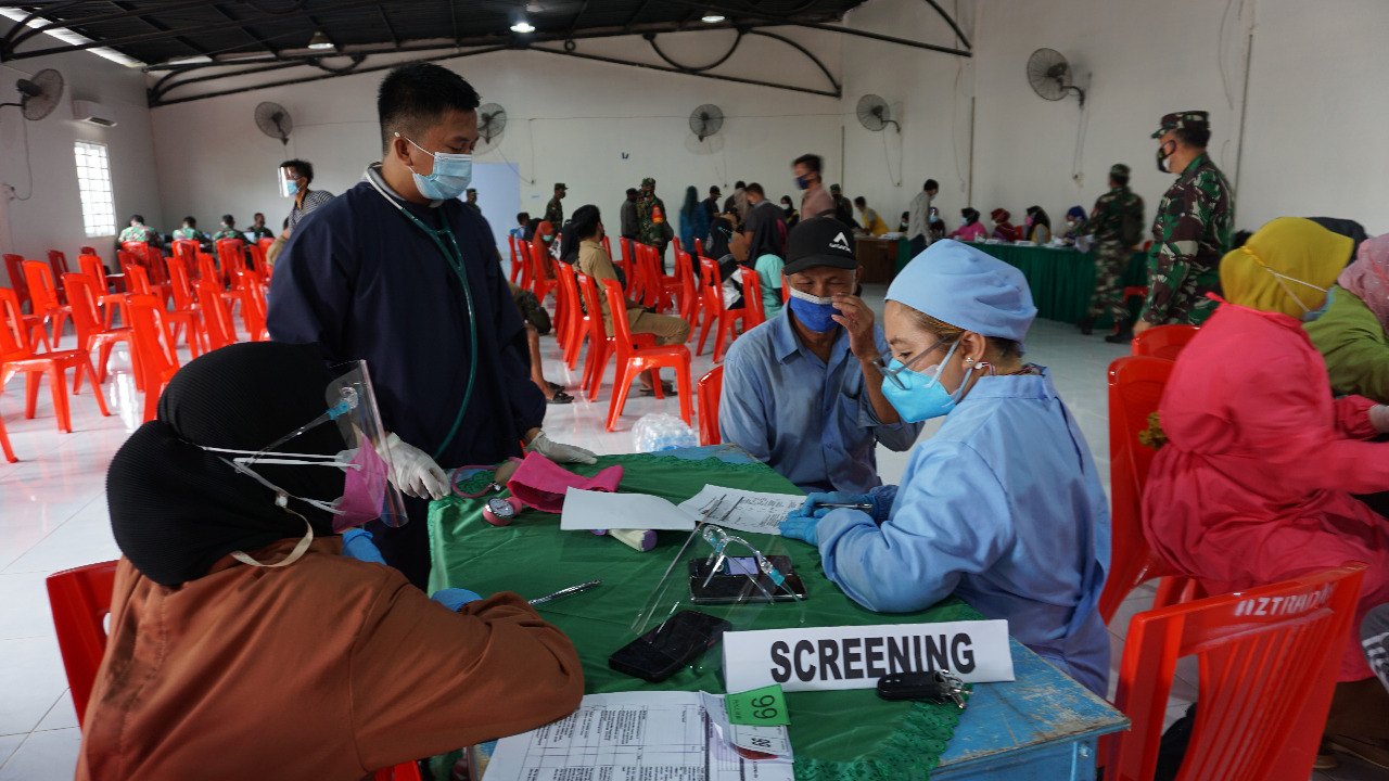 Gelar Serbuan Vaksin Covid-19 di Pulau Sebatik, Kabupaten Nunukan, Kalimantan Utara.