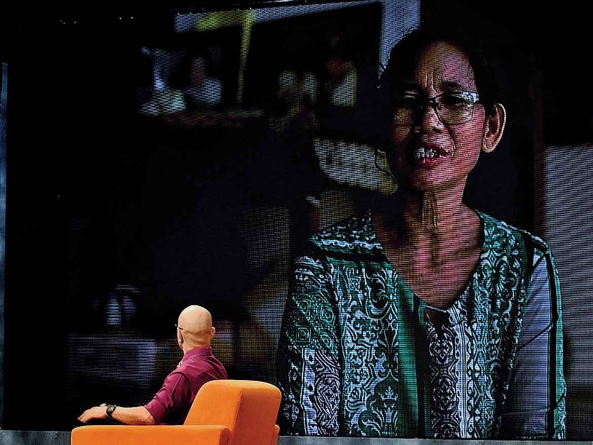 NI KOMANG WARSIKI Ibu sekaligus Guru