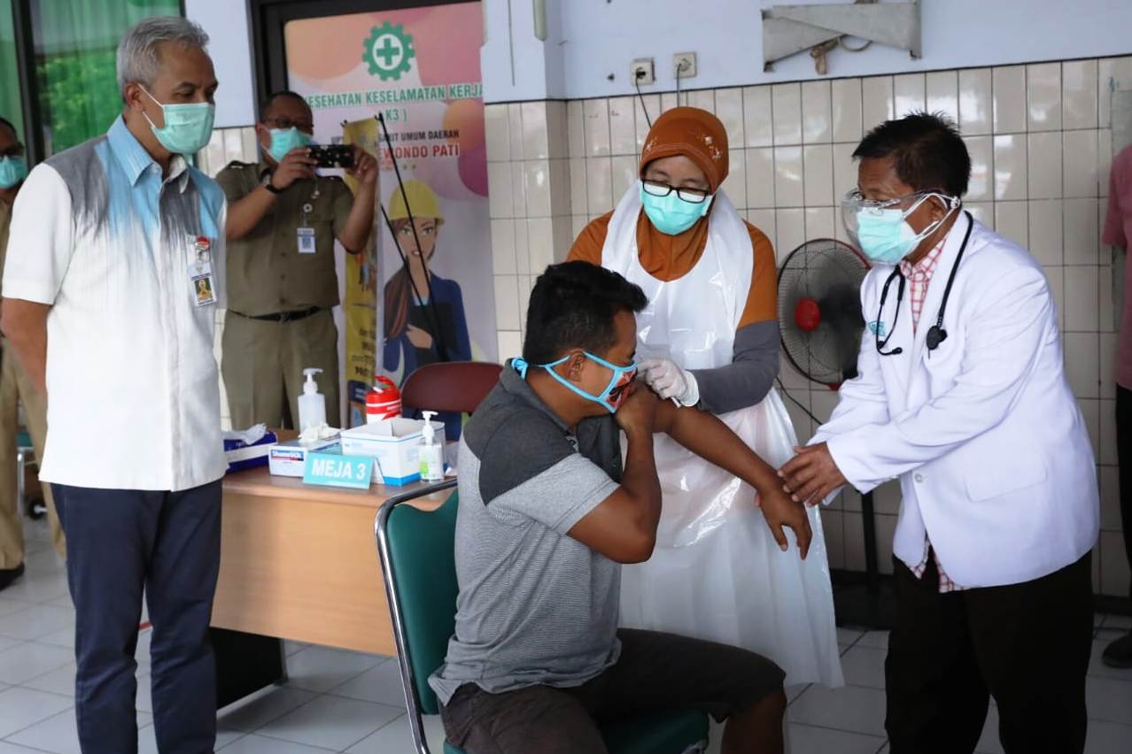 Ganjar Optimistis PTM Segera Terlaksana Setelah Vaksinasi Pelajar