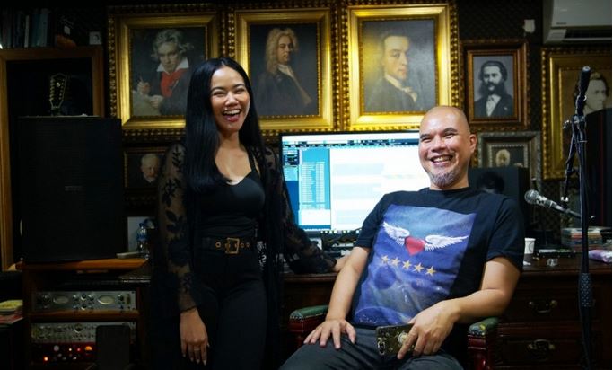 Yura Yunita (kiri) dan Ahmad Dhani