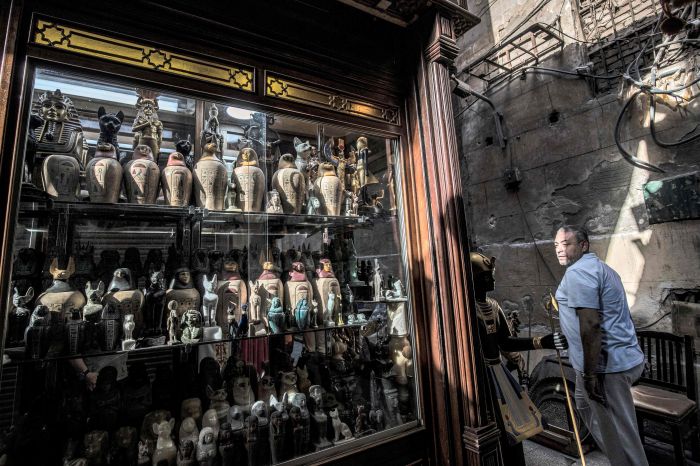 Sebuah Toko di Mesir yang menjual berbagai cendera mata khas negeri itu.