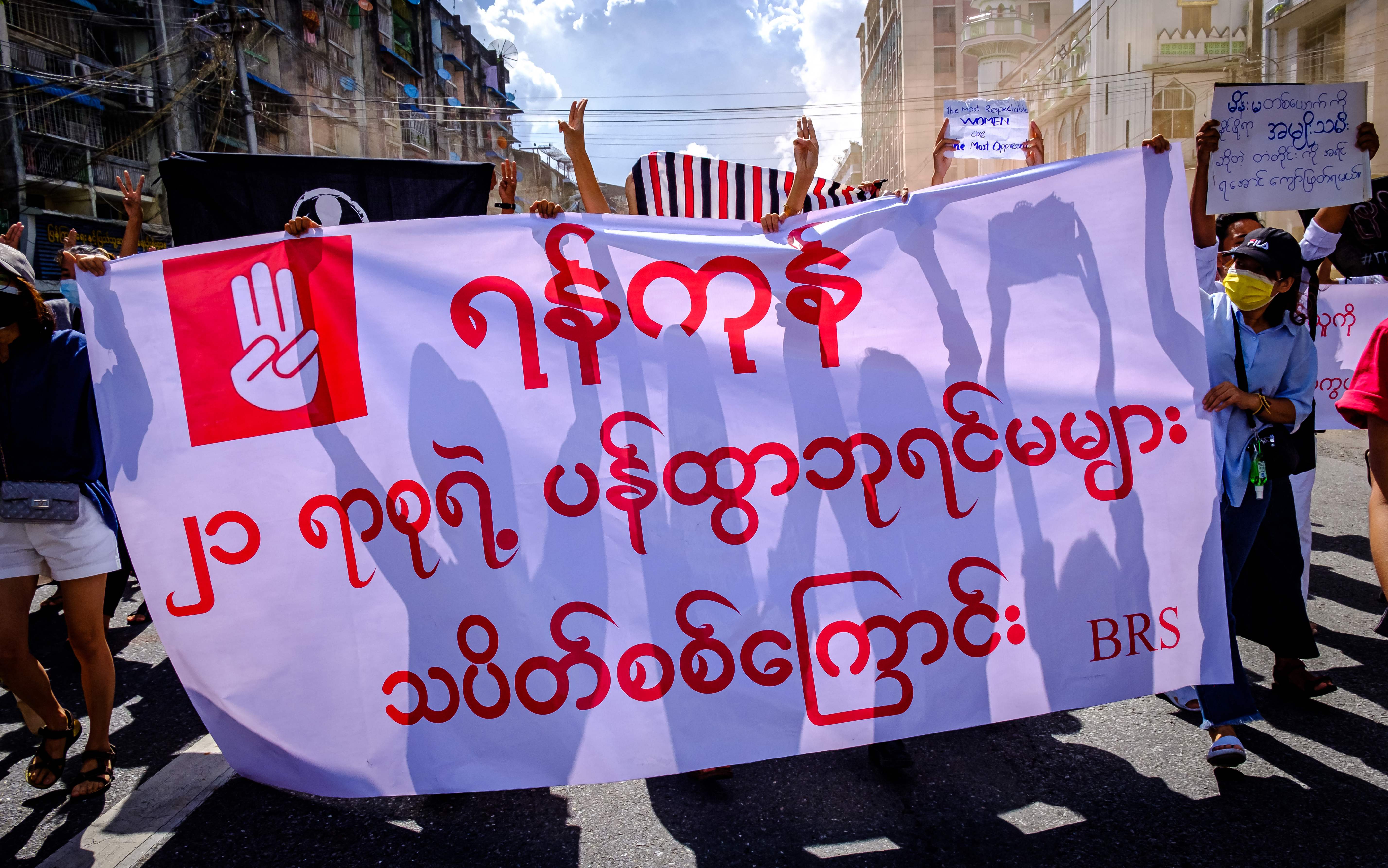 Pengunjuk rasa di Myanmar terhadao kudeta Militer