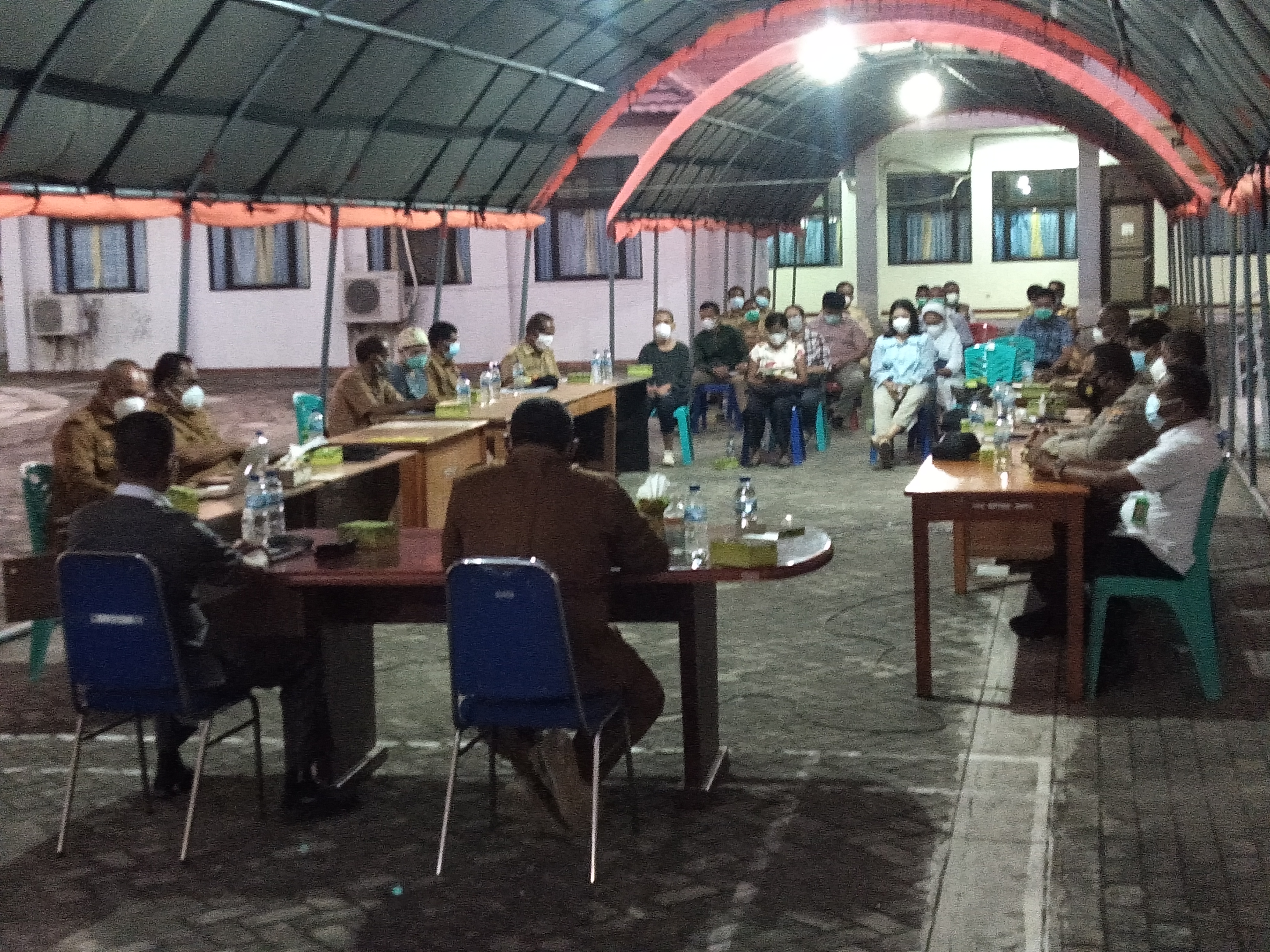 Pemkab Lembata, Nusa Tenggara Timur, mendengarkan keluhan tenaga kesehatan terkait penanganan covid-19