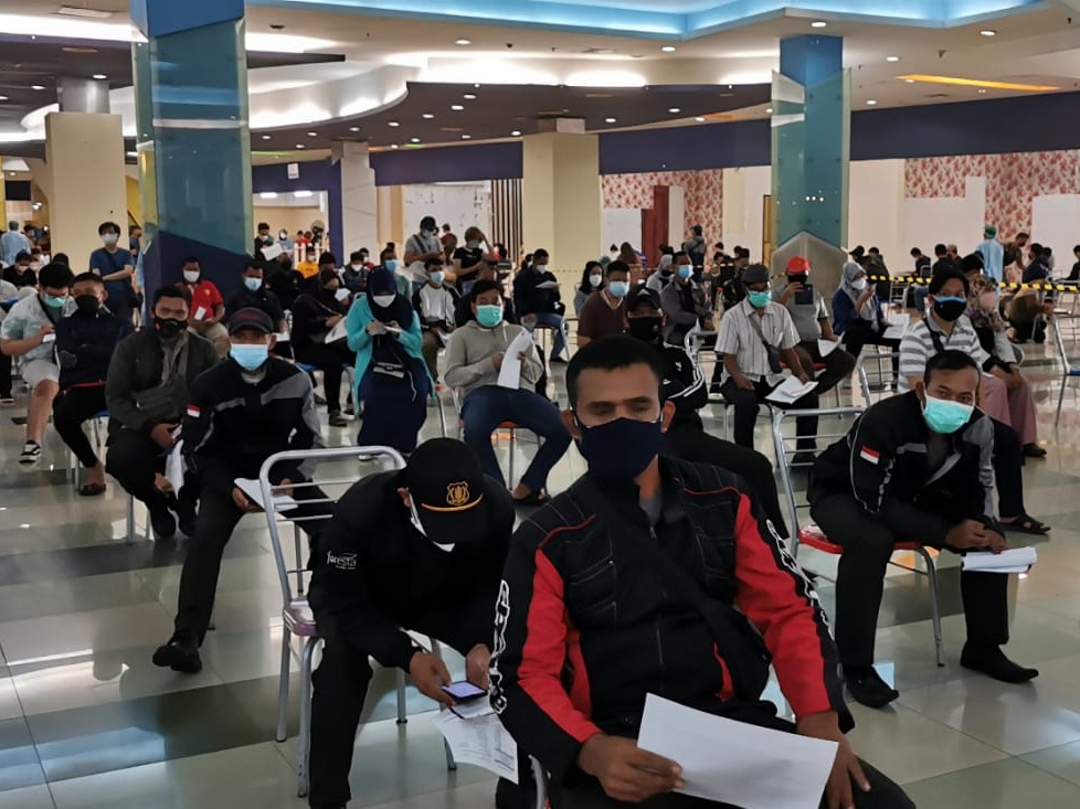 Sentra vaksinasi covid-19 yag digelar Sinar Mas Land.