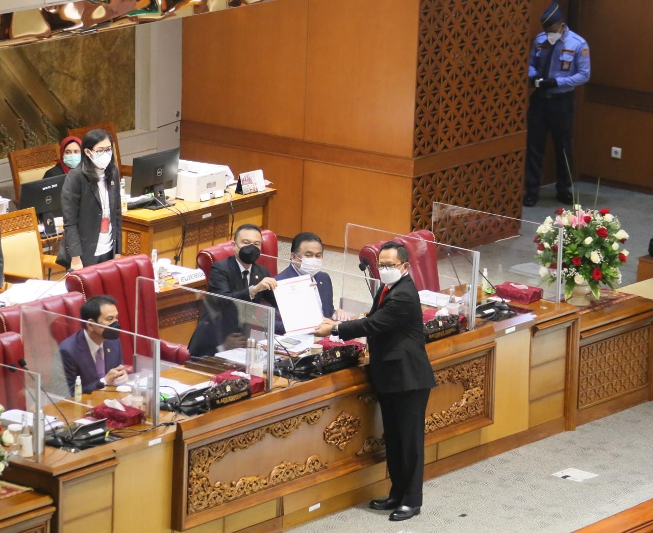 Pengesahan UU No 21/2001 tentang Otsus Papua di Gedung Parlemen, Jakarta, Kamis (15/7/2021). 