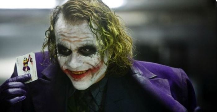 Karakter The Joker yang diperankan oleh Heath Ledger