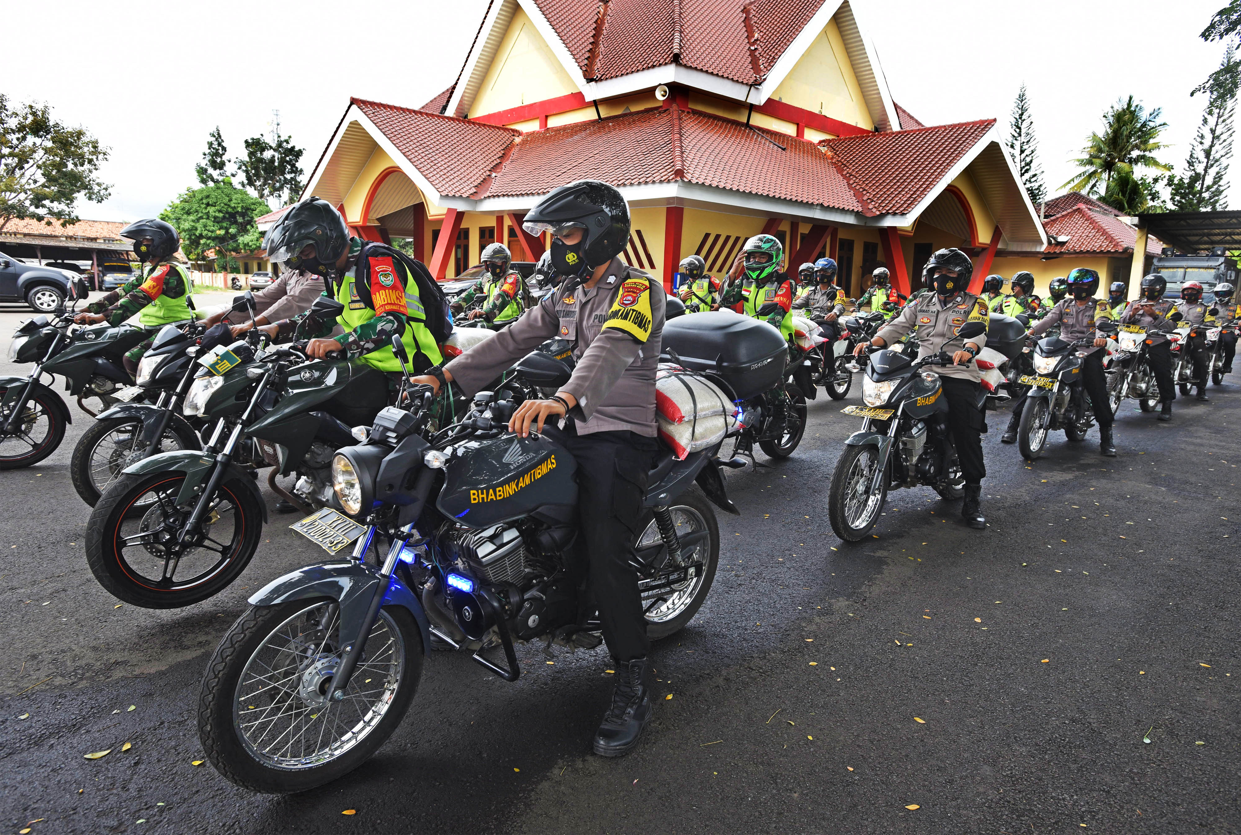 Kapolri Minta Jajarannya Patroli Skala Besar Pembagian Bansos