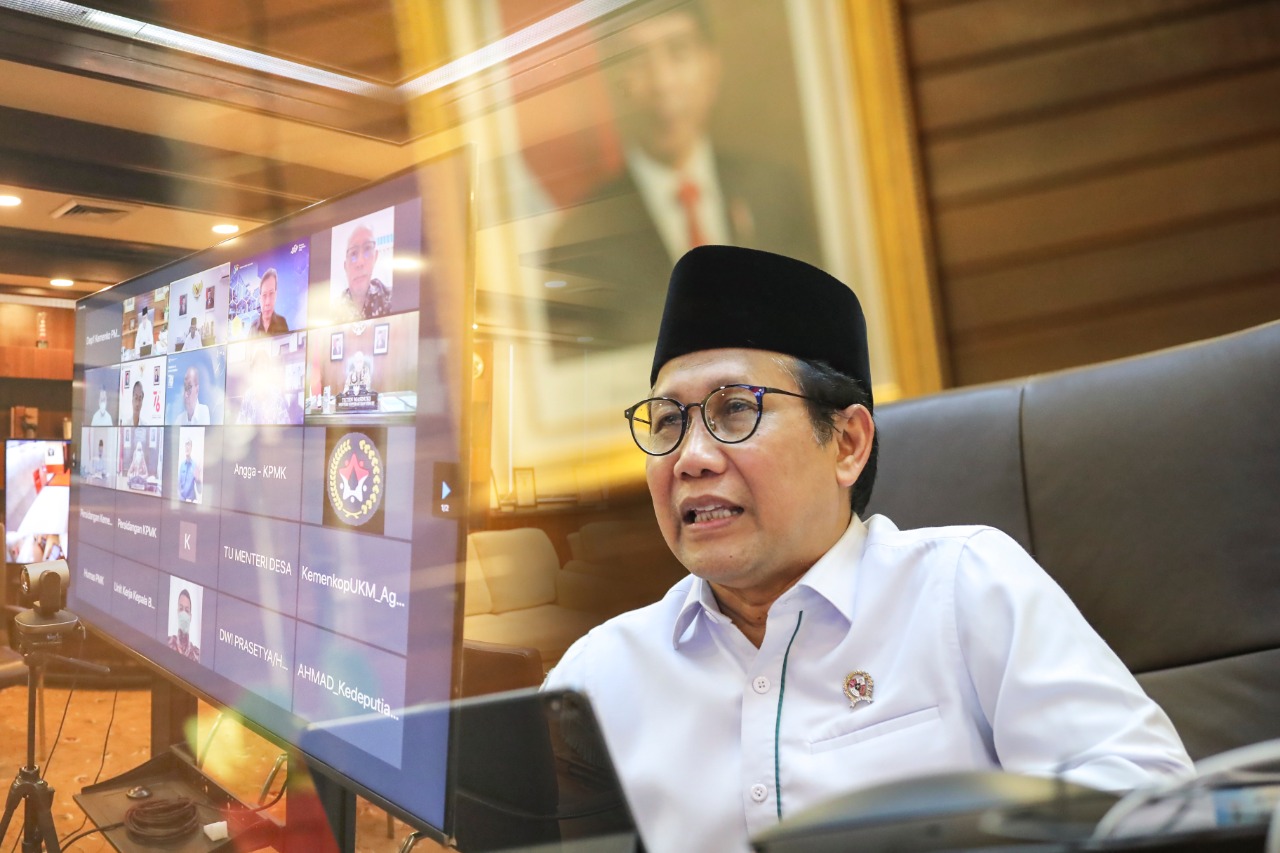 Mendes PDTT Abdul Halim Iskandar sedang menyampaikan paparannya pada RTM.yang digelar virtual. 