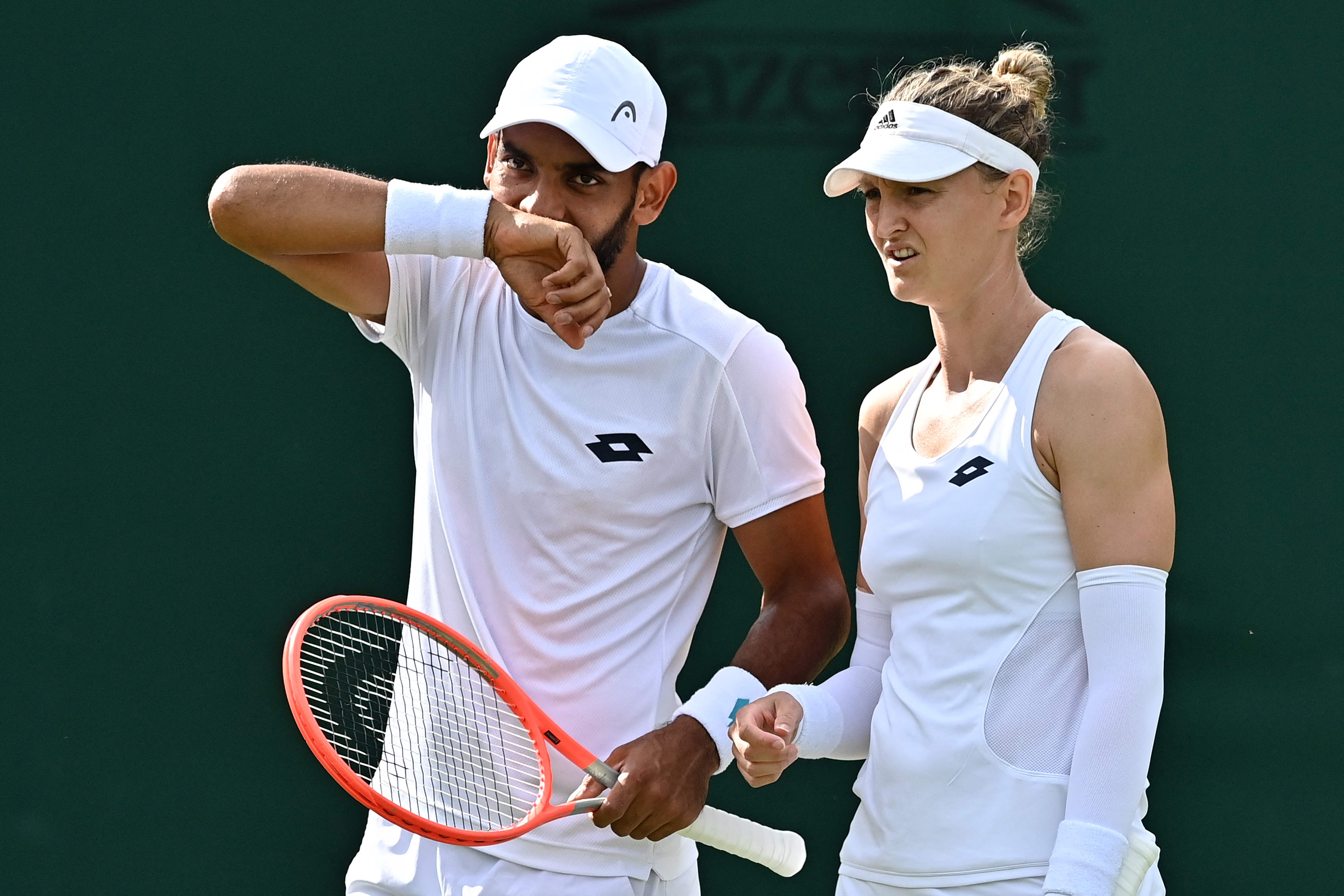 Pasangan suami istri ganda campuran Divij Sharan (kiri) dan Samantha Murray Sharan.