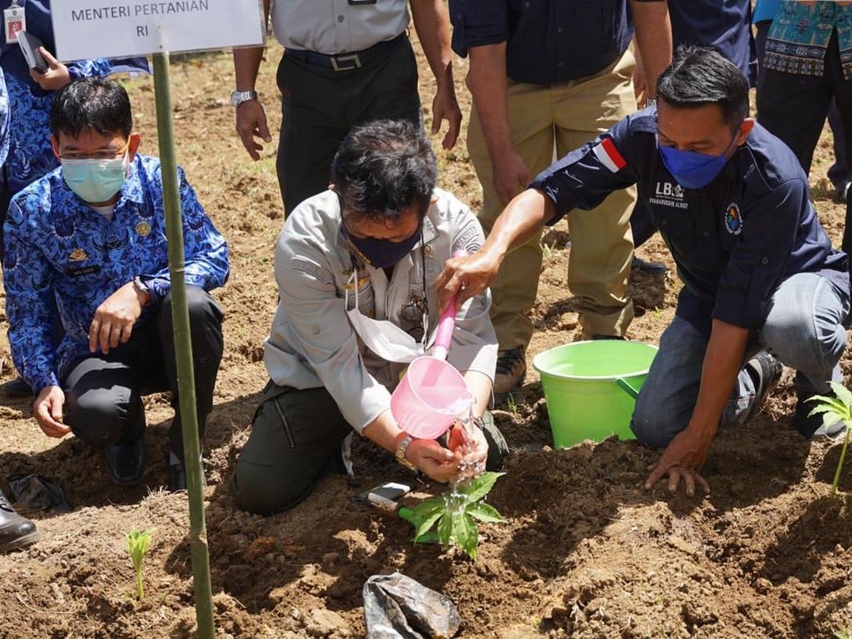 Menteri Pertanian Syahrul Yasin Limpo (tengah).