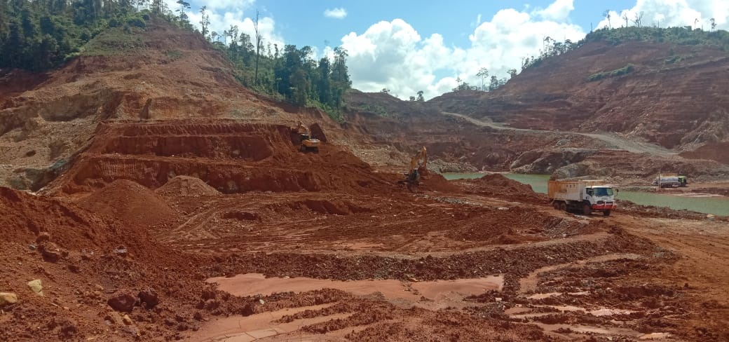 Kegiatan di lokasi pertambangan PT Pam Mineral Tbk 