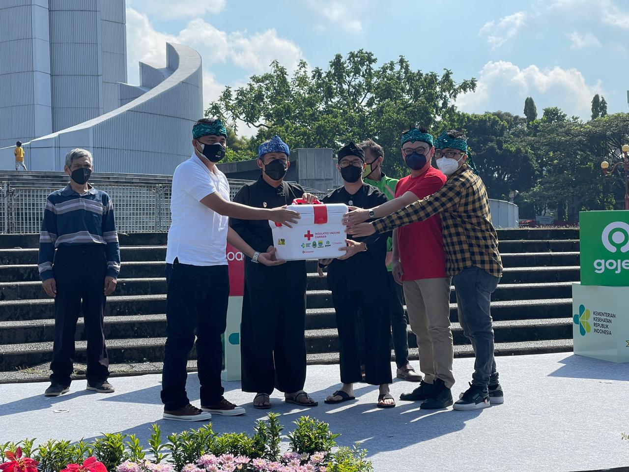 Kotak vaksin buatan technoplast digunakan dalam program vaksinasi di Surabaya