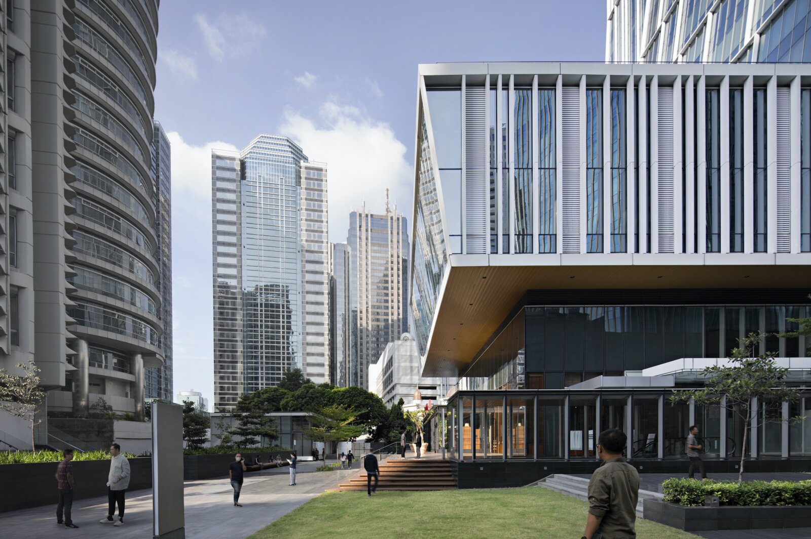 Gedung perkantoran dirancang dengan ruang kerja sehat dan berkelanjutan di tengah pandemi.