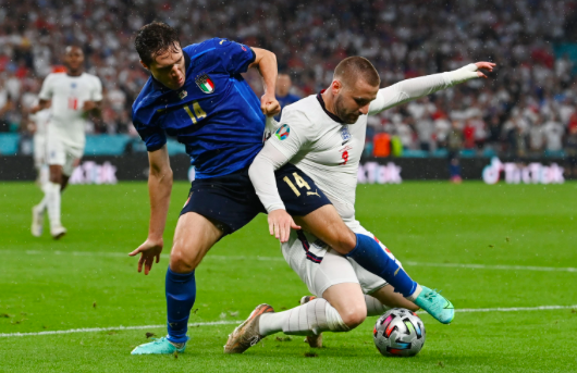 Gol dari Shaw, Inggris Unggul 1-0 atas Italia di Babak Pertama