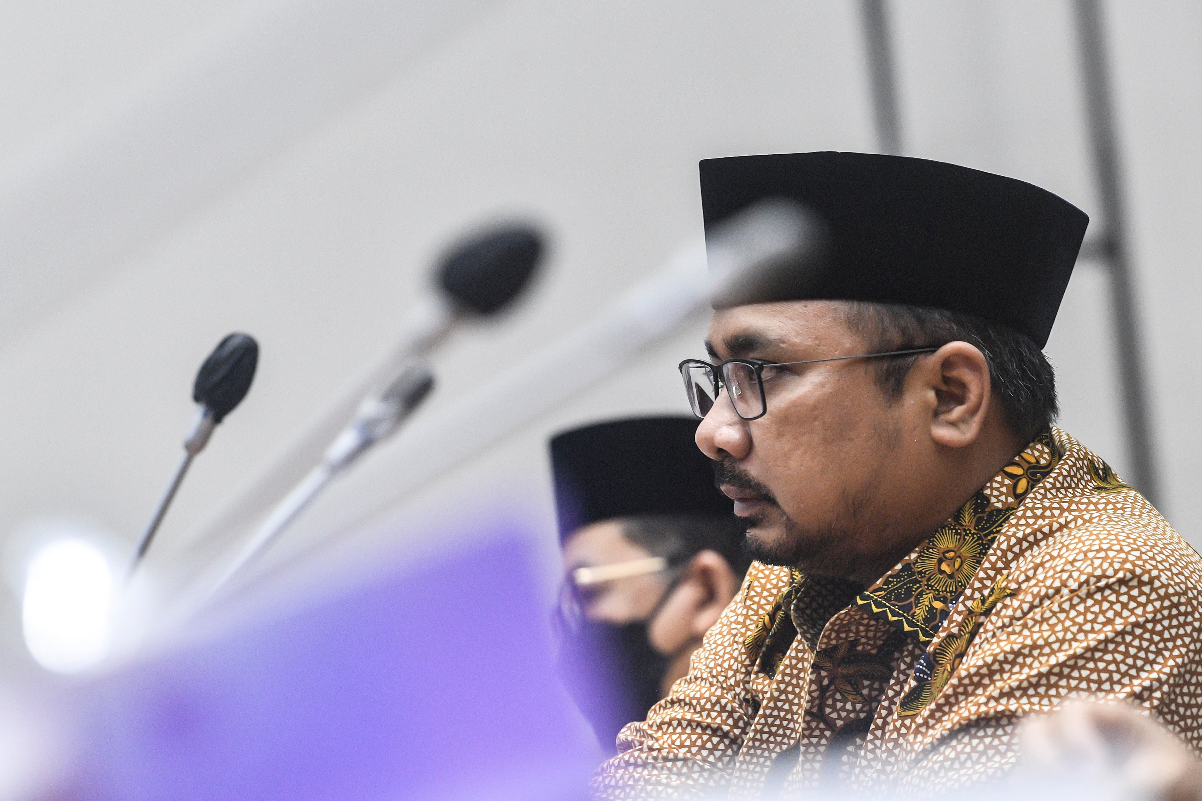  Menag Yaqut Cholil Qoumas mengikuti raker dengan Komisi VIII DPR di Kompleks Parlemen, Senayan, Jakarta, Rabu (2/6/2021)