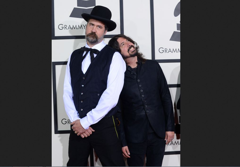 Krist Novoselic (kiri) dan Dave Grohl