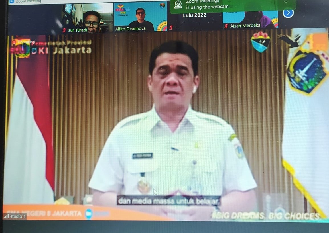 Wakil Gubernur DKI Jakarta Ahmad Riza Patria membuka kegiatan Education Fair SMAN 8 Jakarta secara virtual.