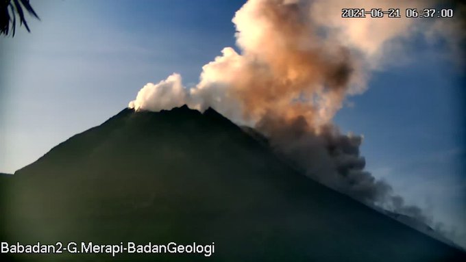Foto dari Pos pengamatan Gunung Merapi, DIY.
