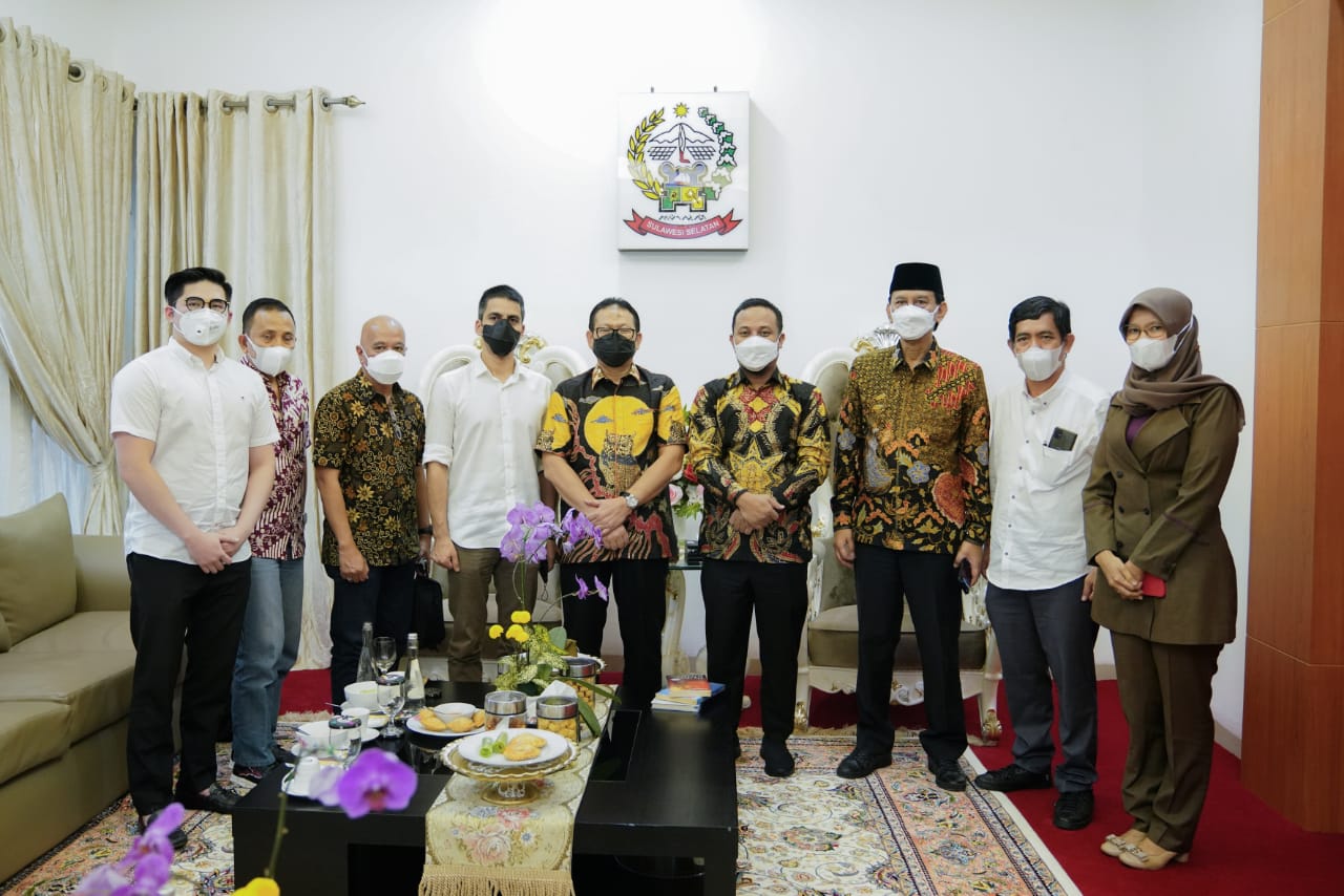  Gubernur Sulteng H. Rusdi Mastura (tengah) dan Wakil Gubernur Ma’mun Amir.