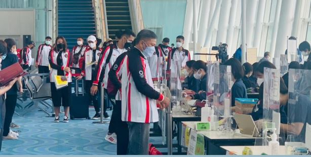 Kontingen buliu tangkis Indonesia untuk Olimpiade Tokyo tiba di Bandara Haneda, Tokyo.