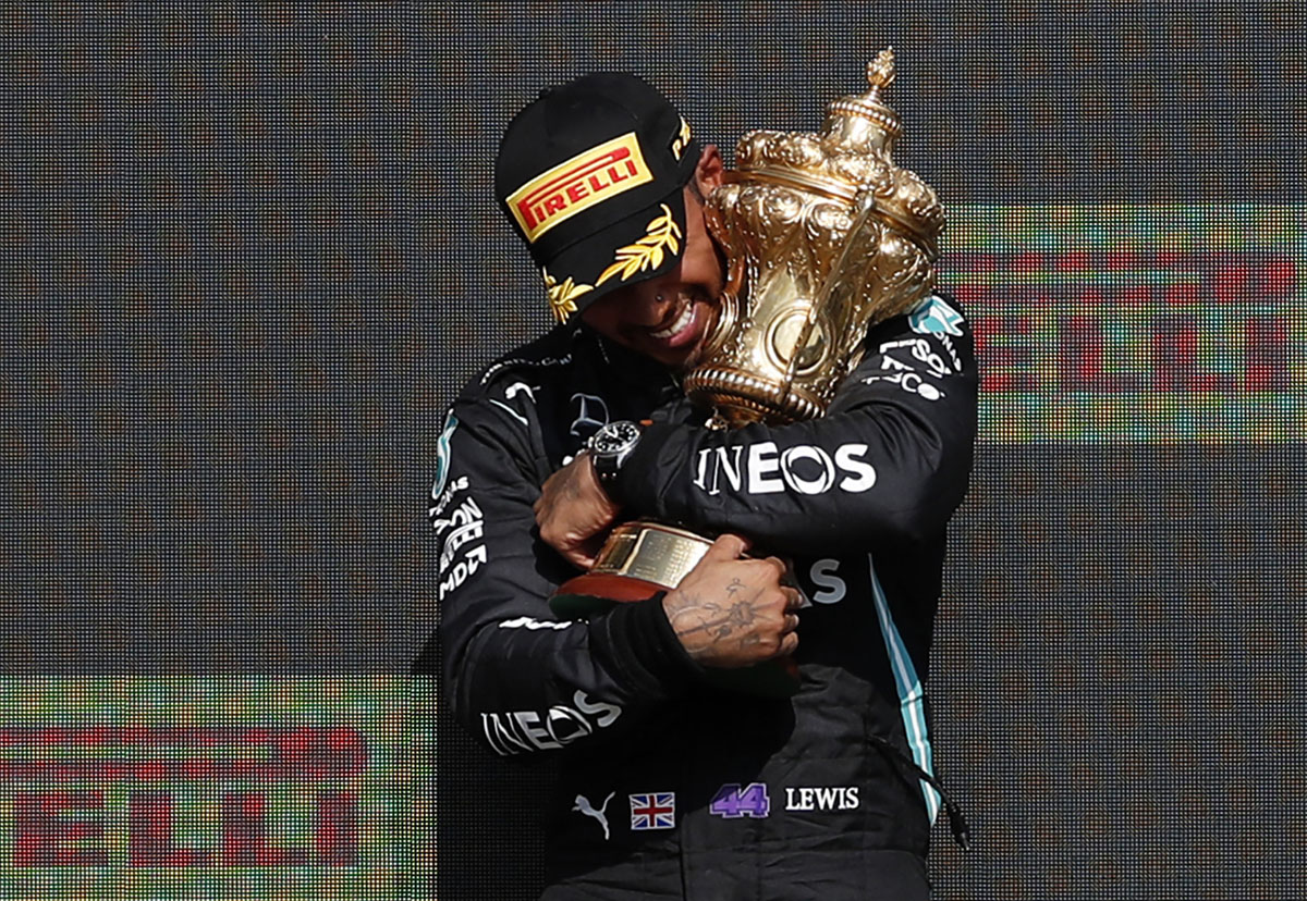 Pembalap Mercedes Lewis Hamilton menjuaraio balap F1 GP Inggris di Sirkuit Silverstone, Minggu (18/7).  