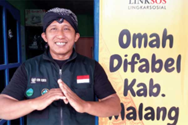 Ketua Badan Pembina Lingkar Sosial Kertaning Tyas berada di sekretariat Lingkar Sosial (Linksos) Omah Difabel