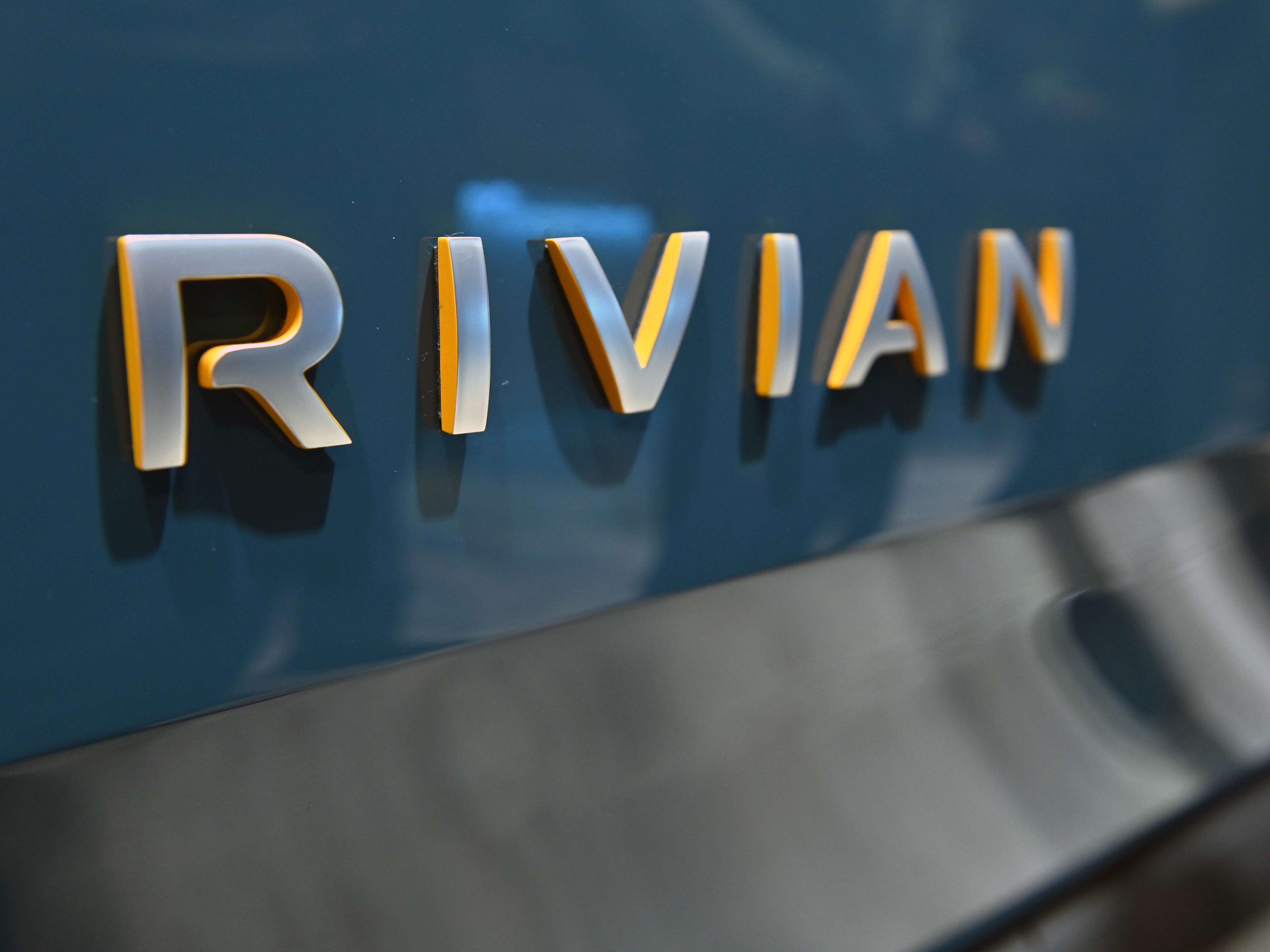 Logo Rivian.