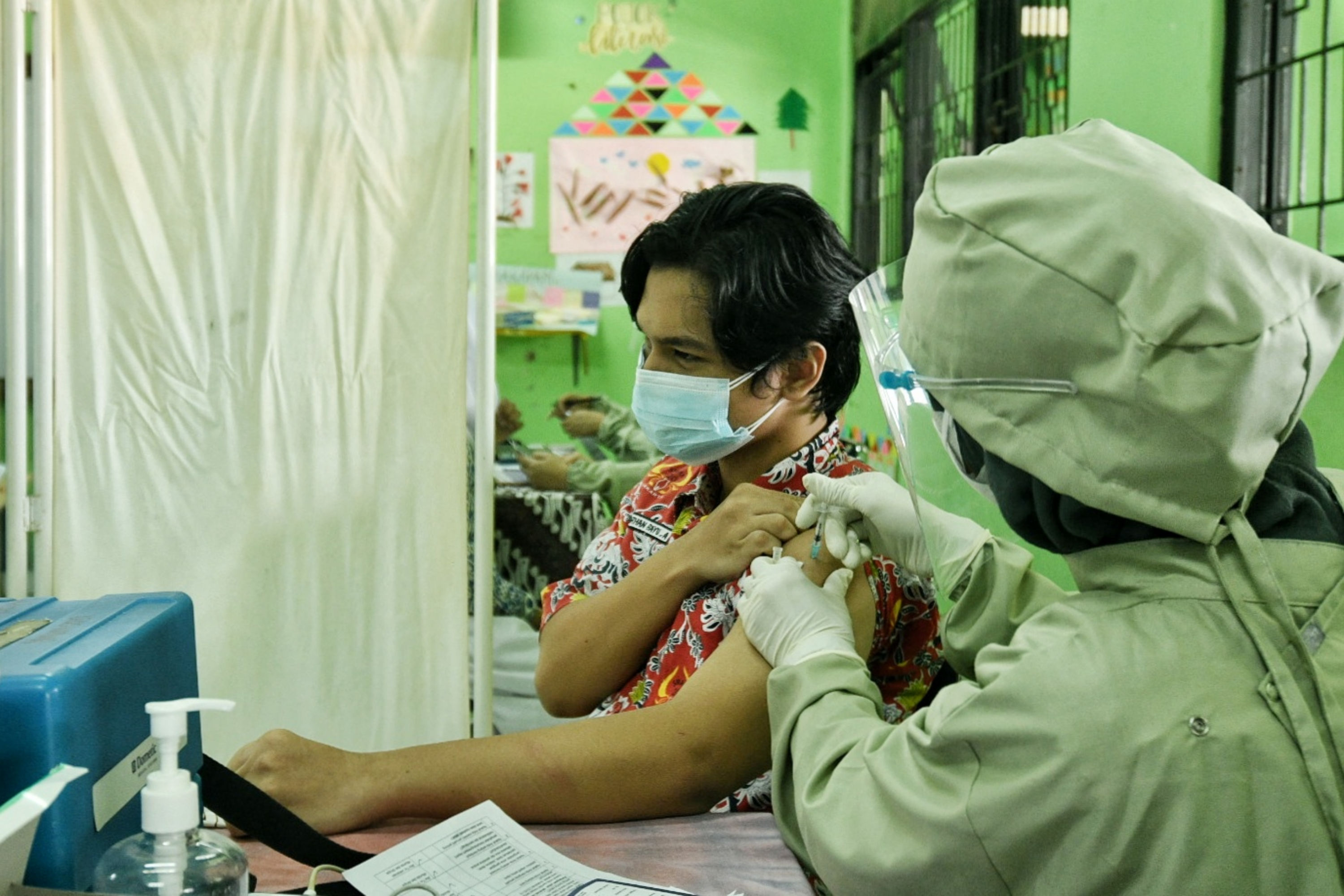 Kemenkes Percepat Target Vaksinasi Hingga 70% di Zona Merah