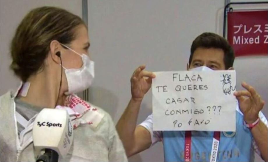 Atlet anggar Argentina Maria Belen Perez Maurice dilamar oleh pelatihnya usai kalah di Olimpiade Tokyo 2020.