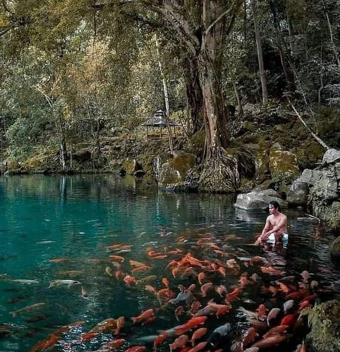 Lokasi wisata Talaga Biru Cicerem, Kabupaten Kuningan, Jawa Barat.