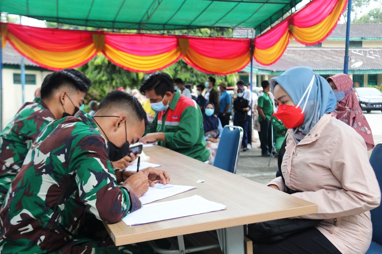 Suasana kegiatan vaksinasi kepada masyarakat dan karyawan Semen Baturaja dalam gelaran Serbuan Vaksin di Wisma Ganesha Pabrik Baturaja, OKU.