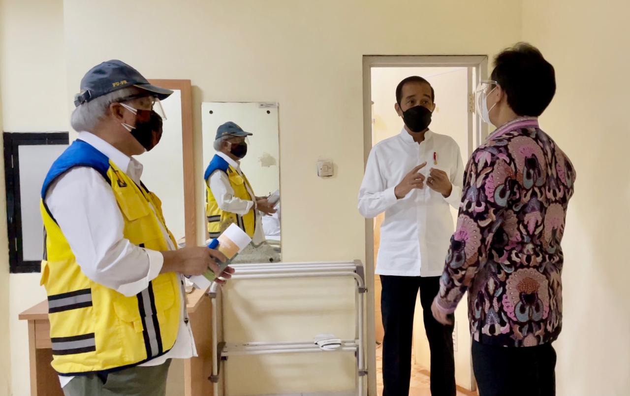 Presiden Joko Widodo meninjau langsung kesiapan Asrama Haji Pondok Gede, Jakarta Timur, Jakarta.