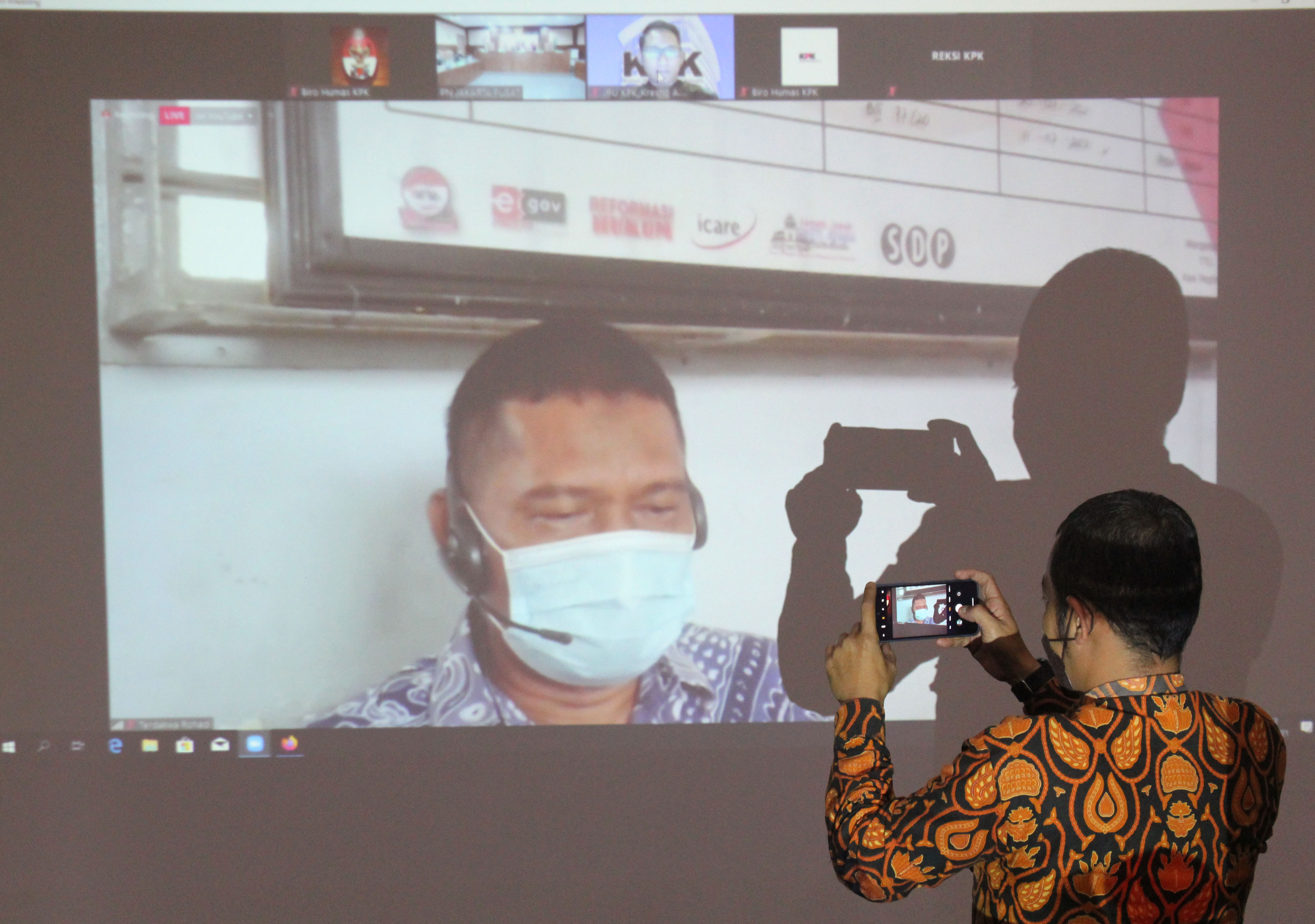 Tampak di layar mantan Panitera Pengganti Pengadilan Negeri Jakarta Utara Rohadi.