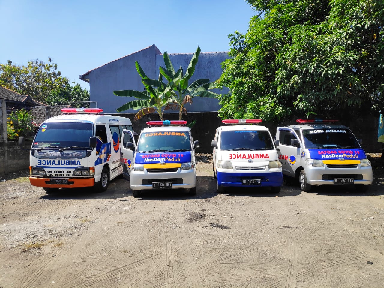 DPW NasDem DIY siapkan empat unit ambulan untuk bantu pasien Covid-19. 