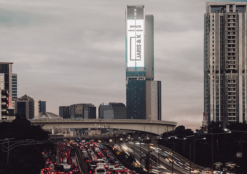 Digital Out of Home (DOOH) dapat menghasilkan dampak yang sangat besar dari pada bentuk iklan tradisional. 