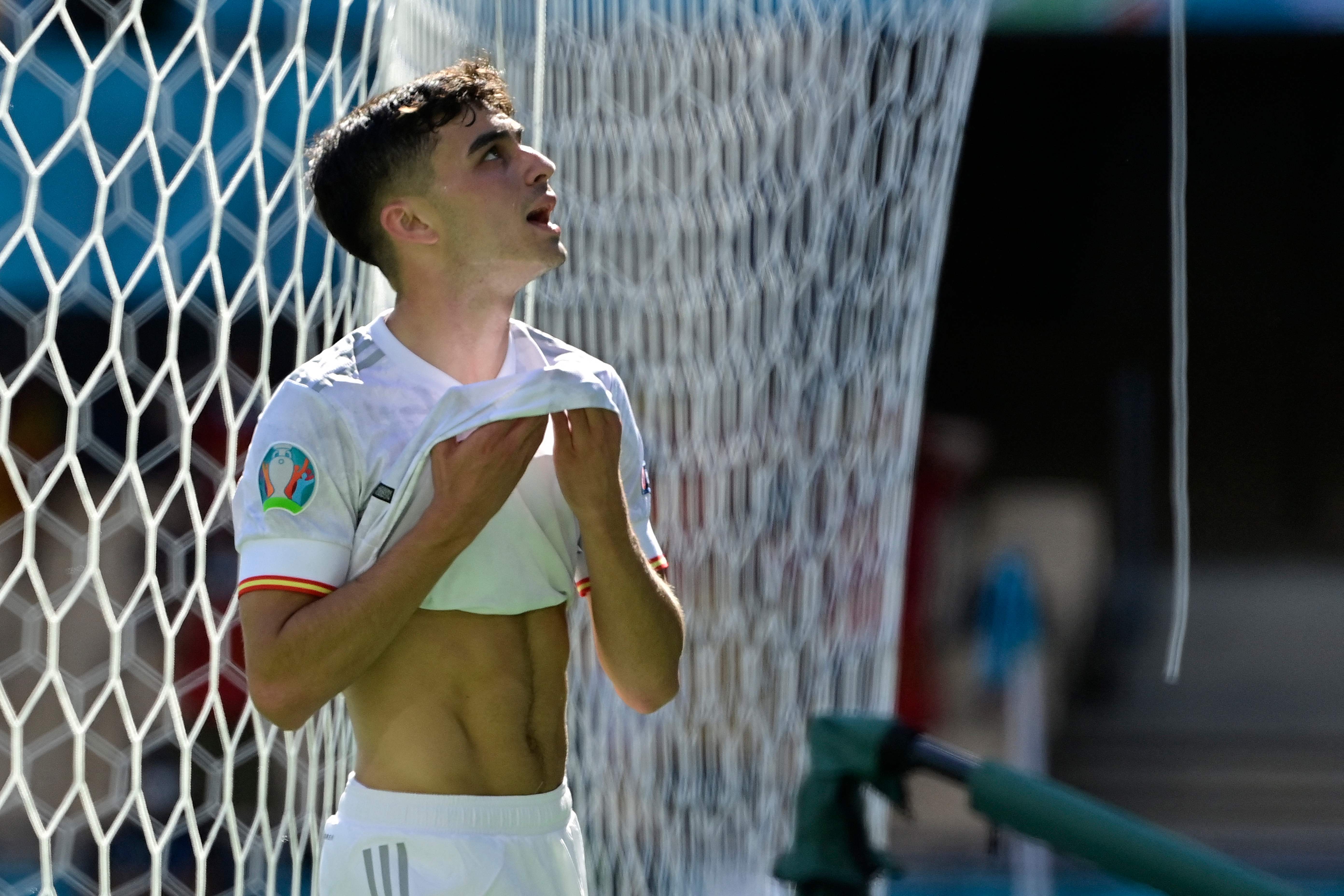 Aksi penyerang muda timnas Spanyol Pedri yang kian menjadi sorotan.