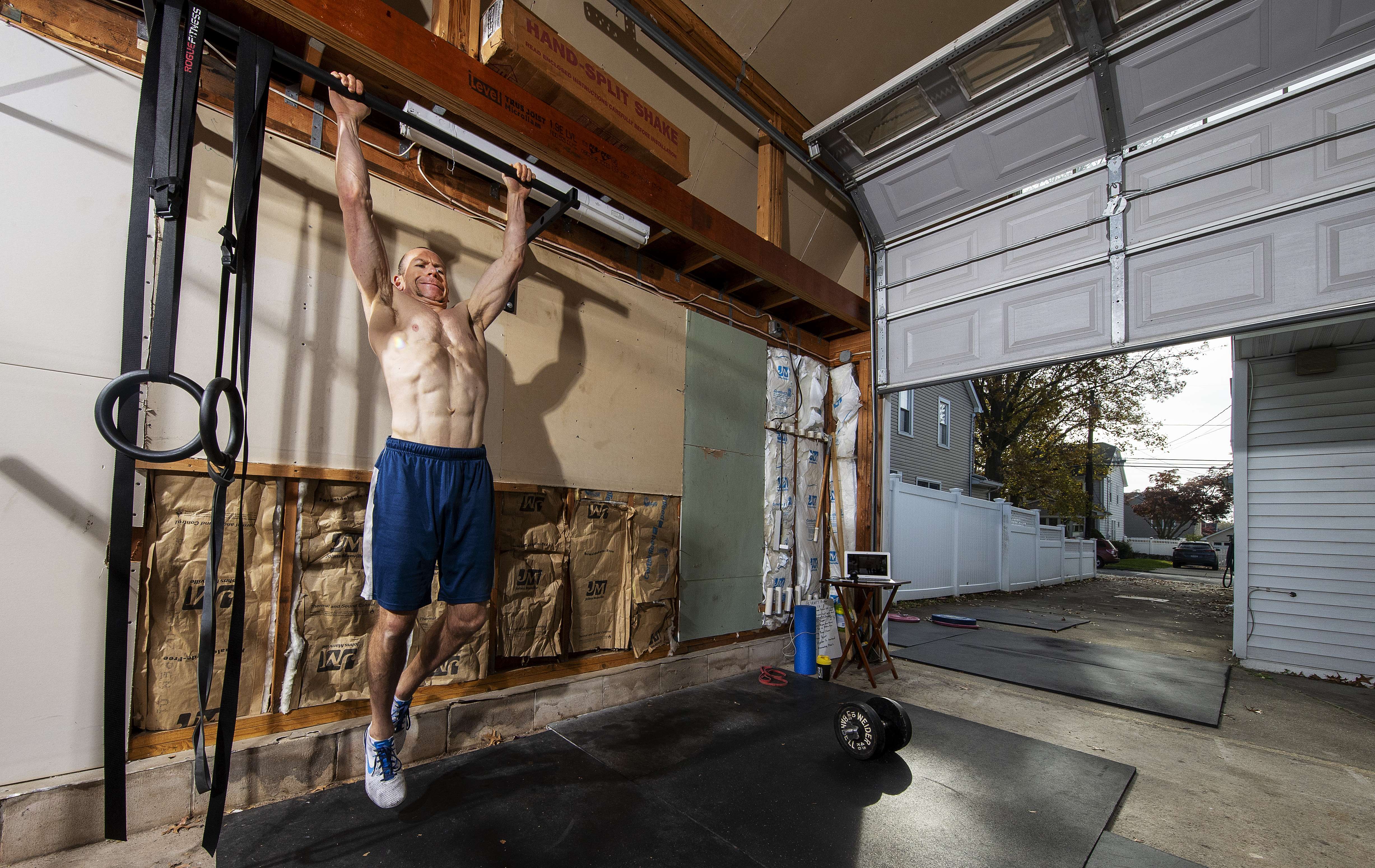 Ilustrasi olahraga di rumah.