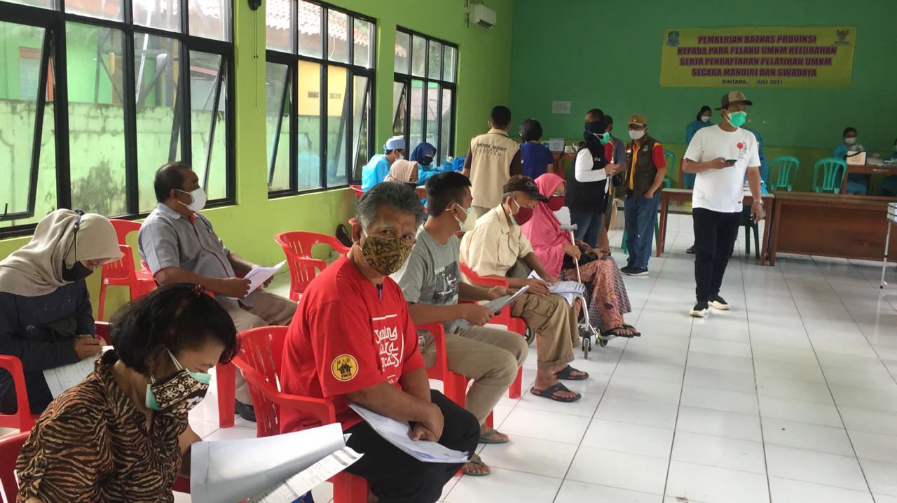 Warga Kota Bekasi Antusias Ikuti Serbuan Vaksinasi Covid-19