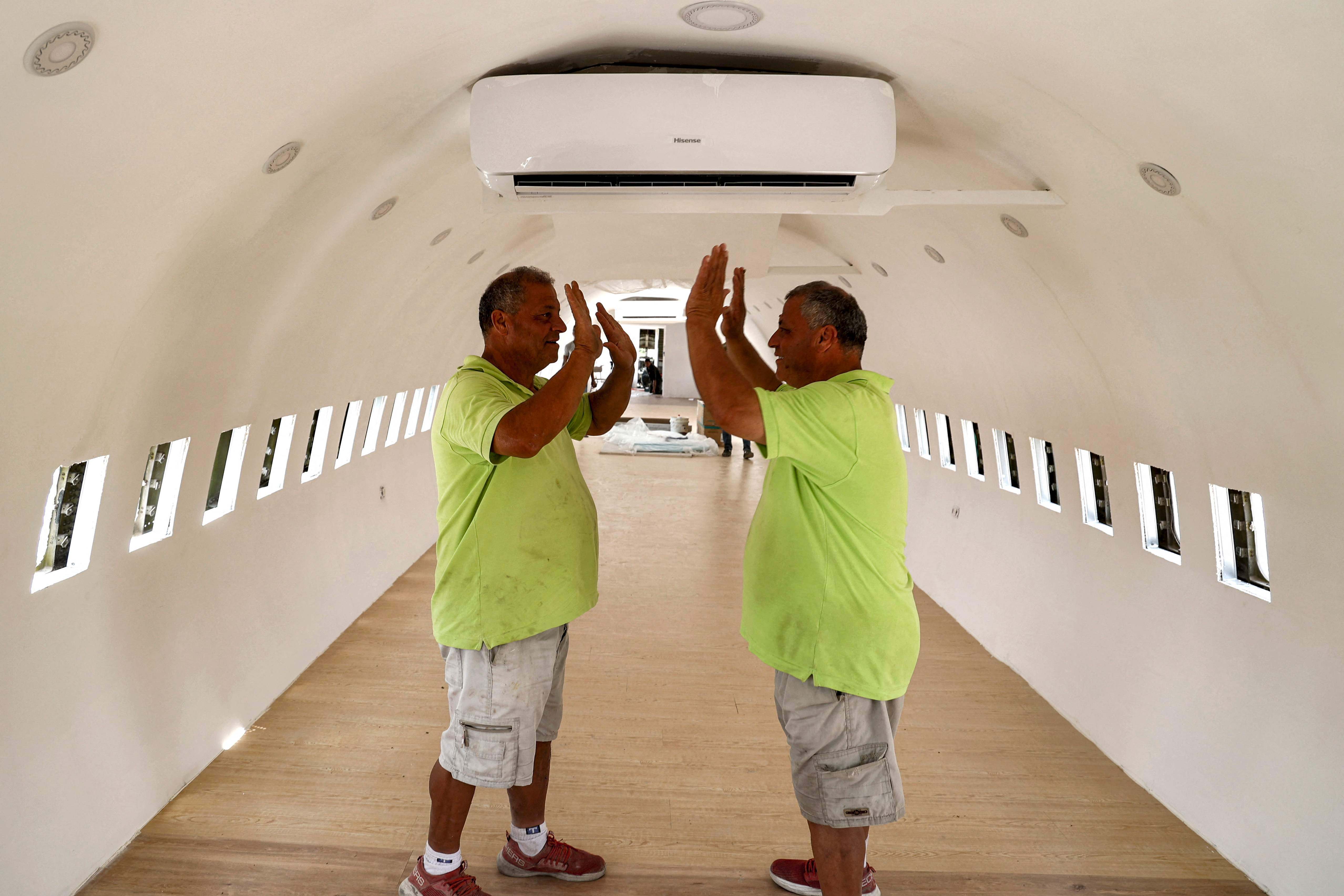 Saudara kembar Palestina, Atallah dan Khamis al-Sairafi.