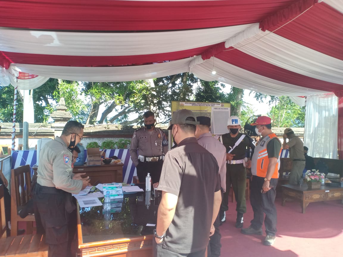 Pemeriksaan Pelaku Perjalanan Dalam Negeri (PPDN) menuju Pelabuhan Gilimanuk Bali, Sabtu.