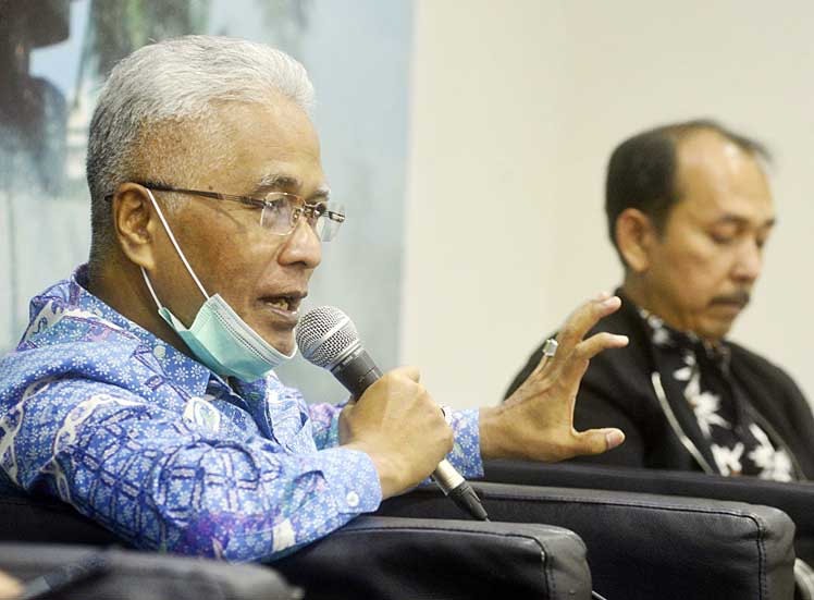 Anggota Komisi II DPR Fraksi PAN Guspardi Gaus (kiri)