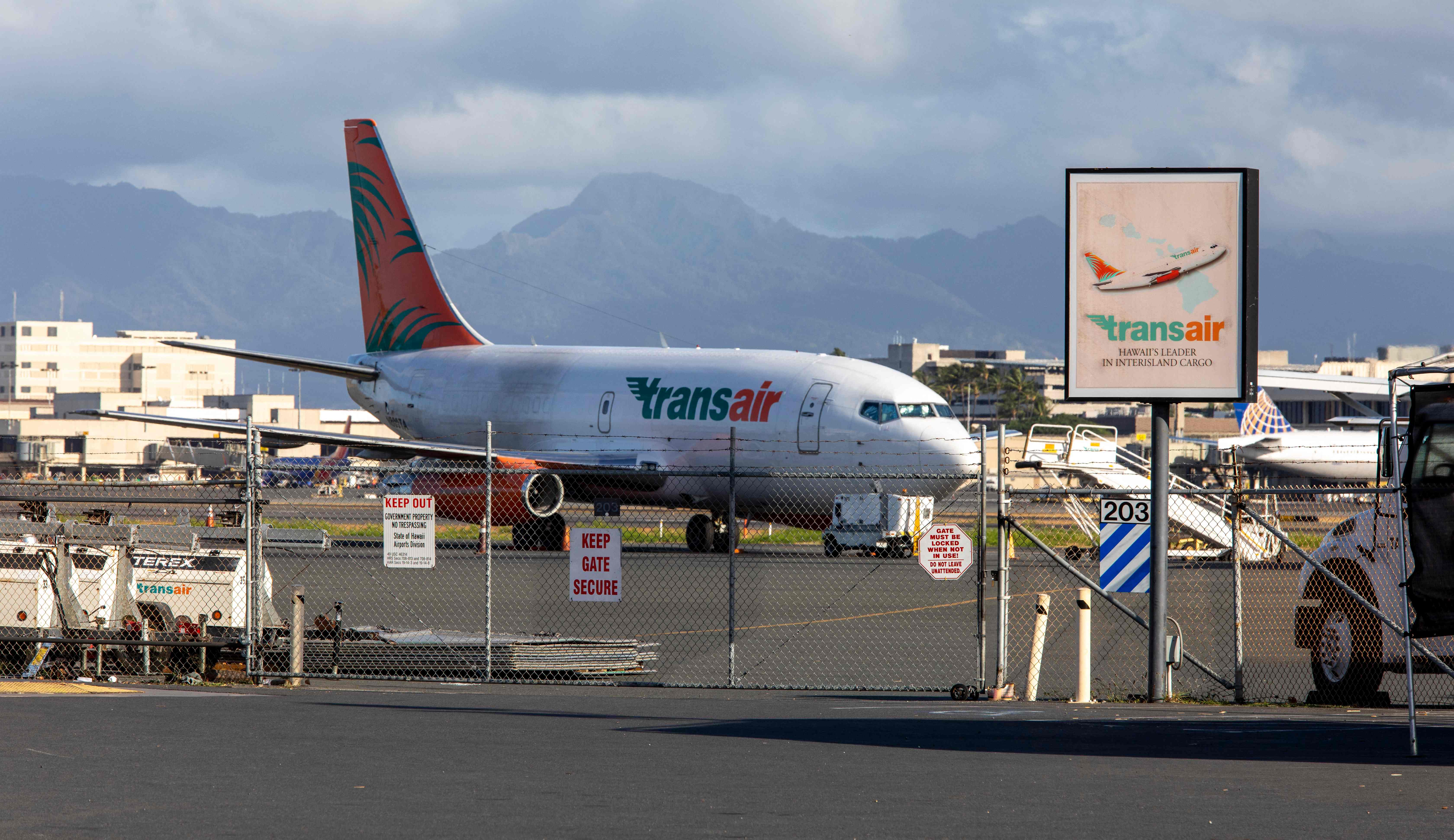 Ilustrasi pesawat kargo Transair Beoing 737 Cargo di Bandara Internasional Dainel K. Inouye Internaional, Honolulu, Hawaii. 