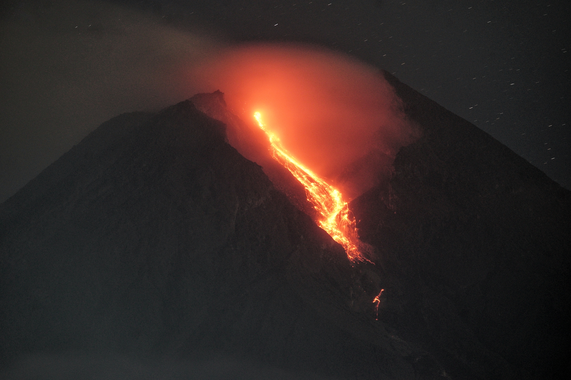 Lava pijar Gunung Merapi