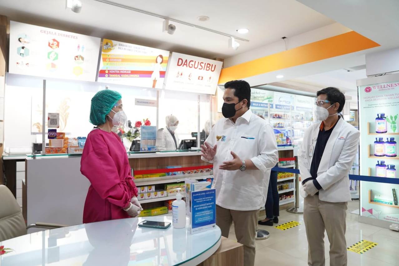 Erick Thohir (tengah).