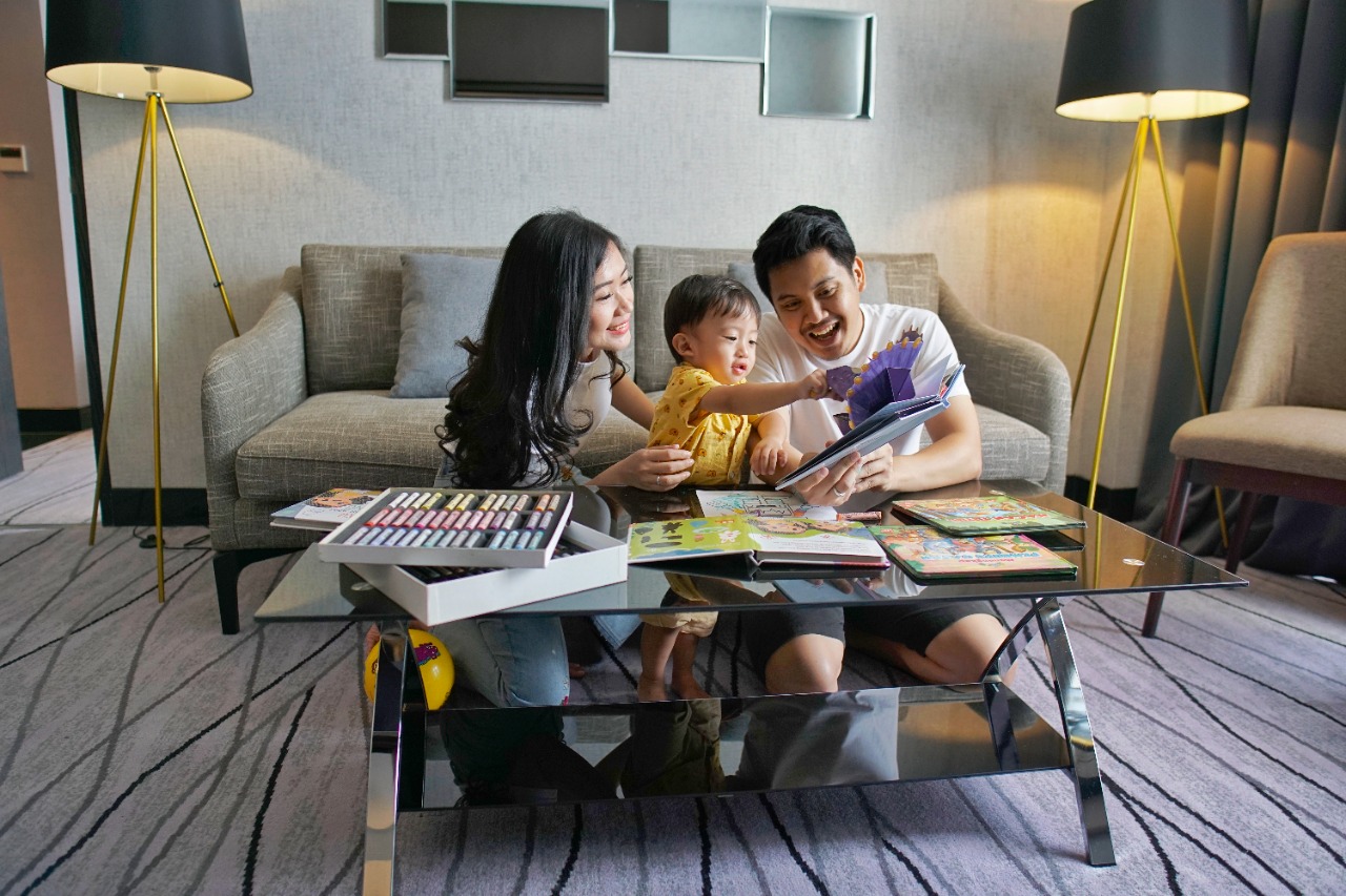 Royal Tulip Darmo Surabaya juga menghadirkan paket Family Staycation semalam dengan mendapatkan 2 kamar.