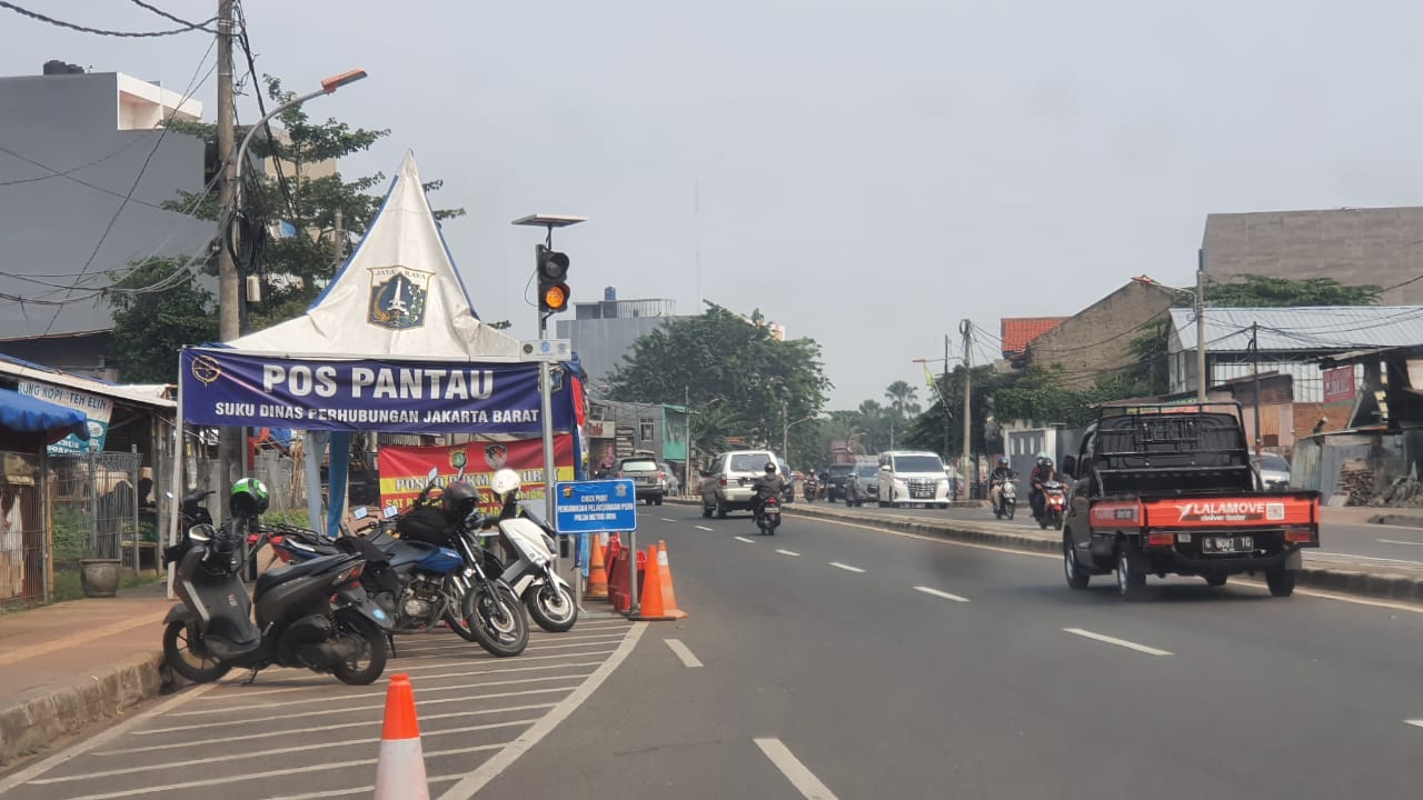 PPKM Diperpanjang, Penyekatan di Joglo Terpantau Sepi
