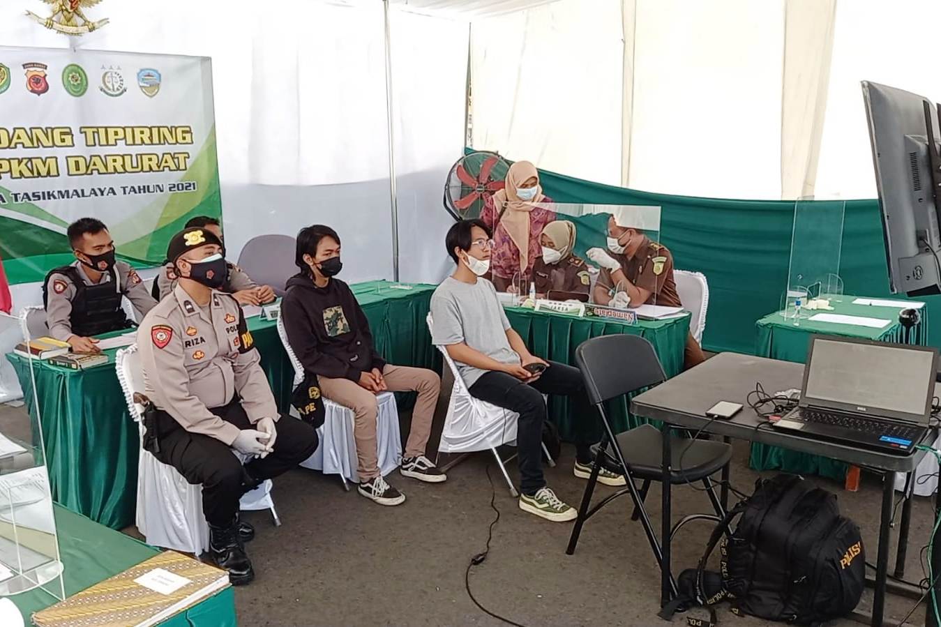 Pemilik kedai kopi terpaksa menjalani kurungan 3 hari sebagai ganti denda Rp5 juta karena melanggar PPKM Darurat.