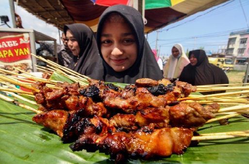 Sampah tusuk sate dapat mencelakakan orang bahkan hingga meninggal.