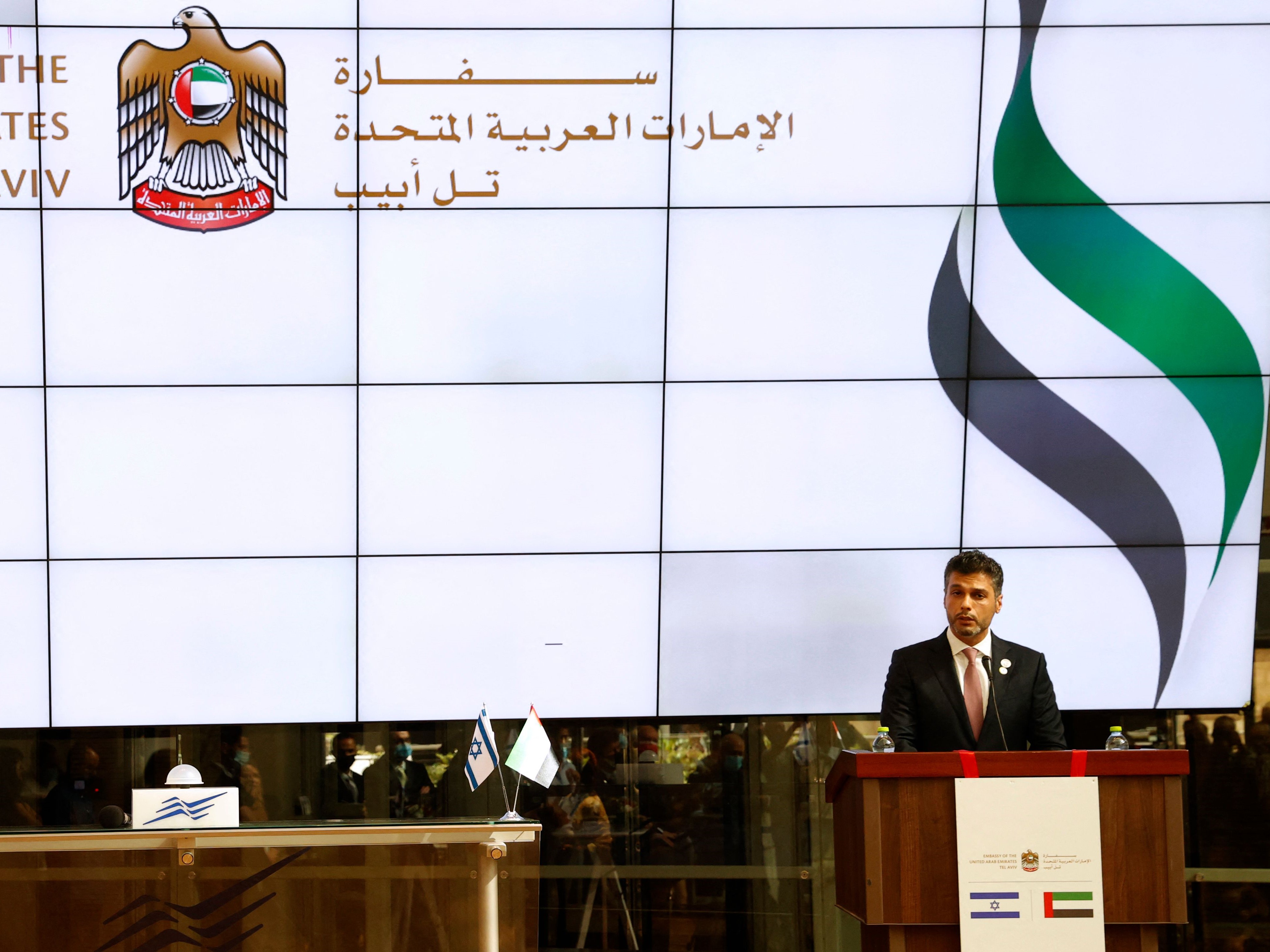 Duta Besar Emirat untuk Israel Mohamed al-Khaja menyampaikan pidato di kedutaan baru UEA di Tel Aviv pada 14 Juli 2021.